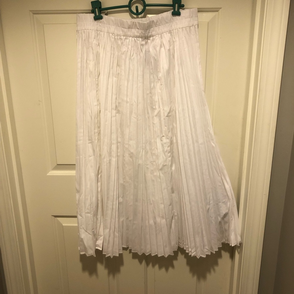 White J.Crew pleated skirt